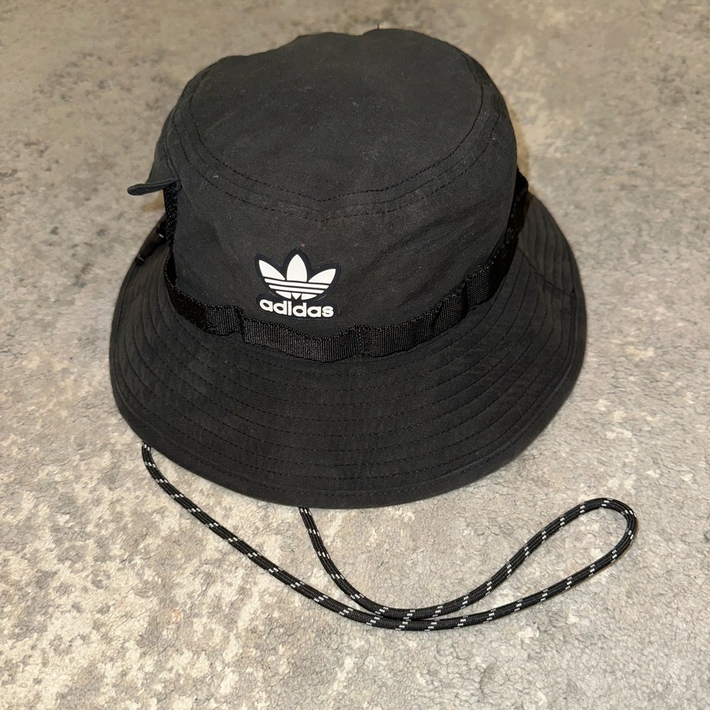 ADIDAS | UNISEX ORIGINALS WASHED BUCKET HAT